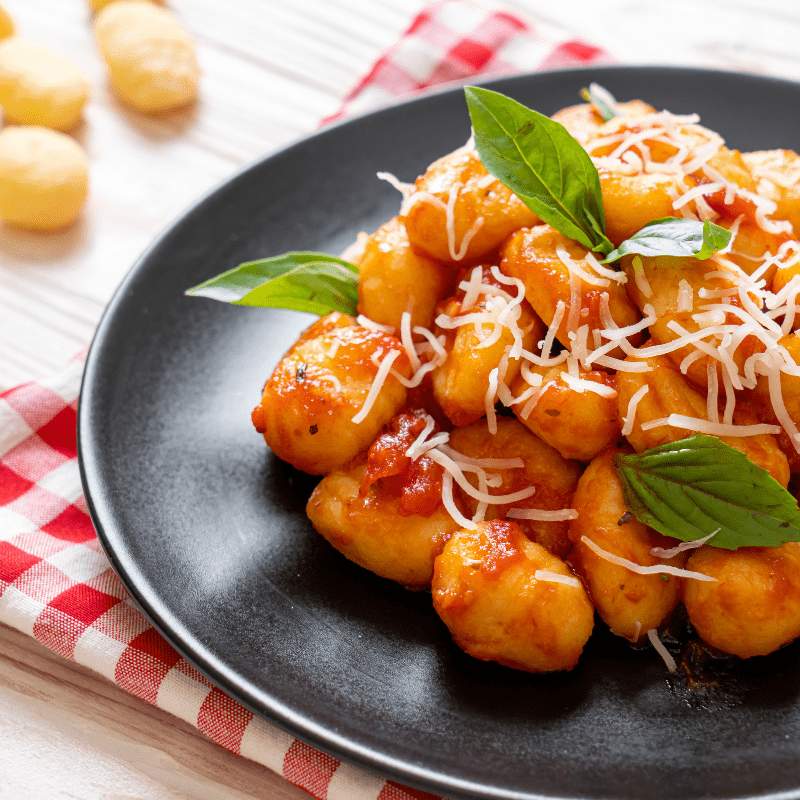 Ñoquis Il Bambino con Salsa de Tomate y Albahaca